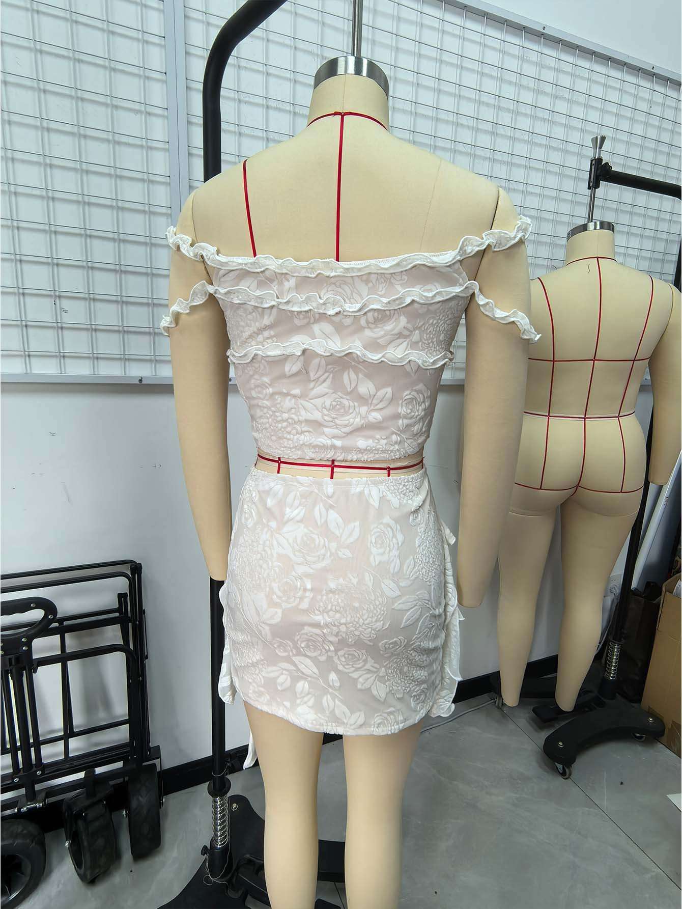 White Floral Embroidered Two-Piece Set image 4