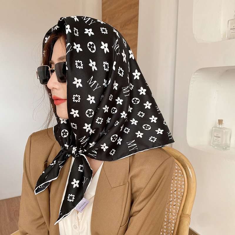 Monochrome Floral Print Scarf image 3