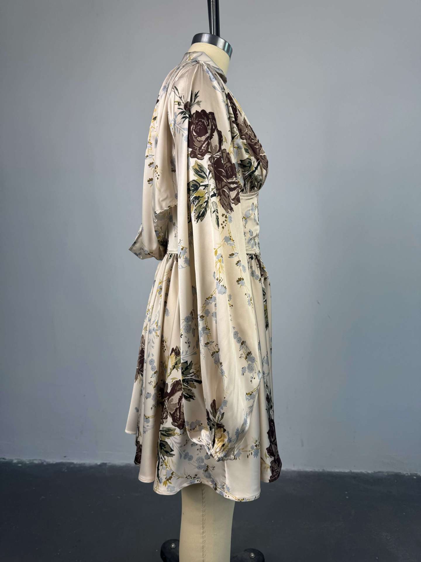 Low Cut V-neck Slim Long Sleeve Midi Dress image 3