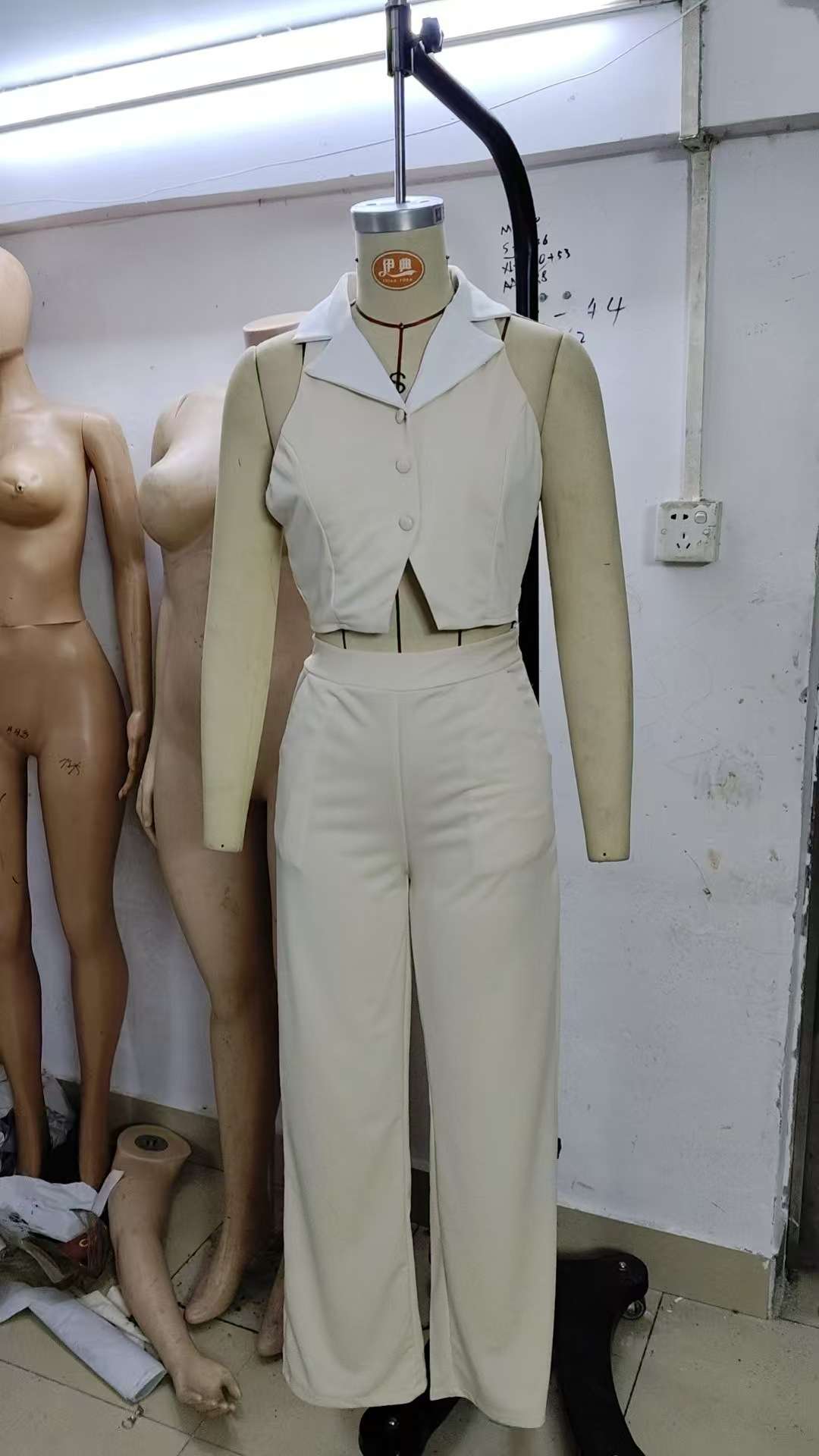 Sleeveless Top & Wide-Leg Pants Suit Set image 3