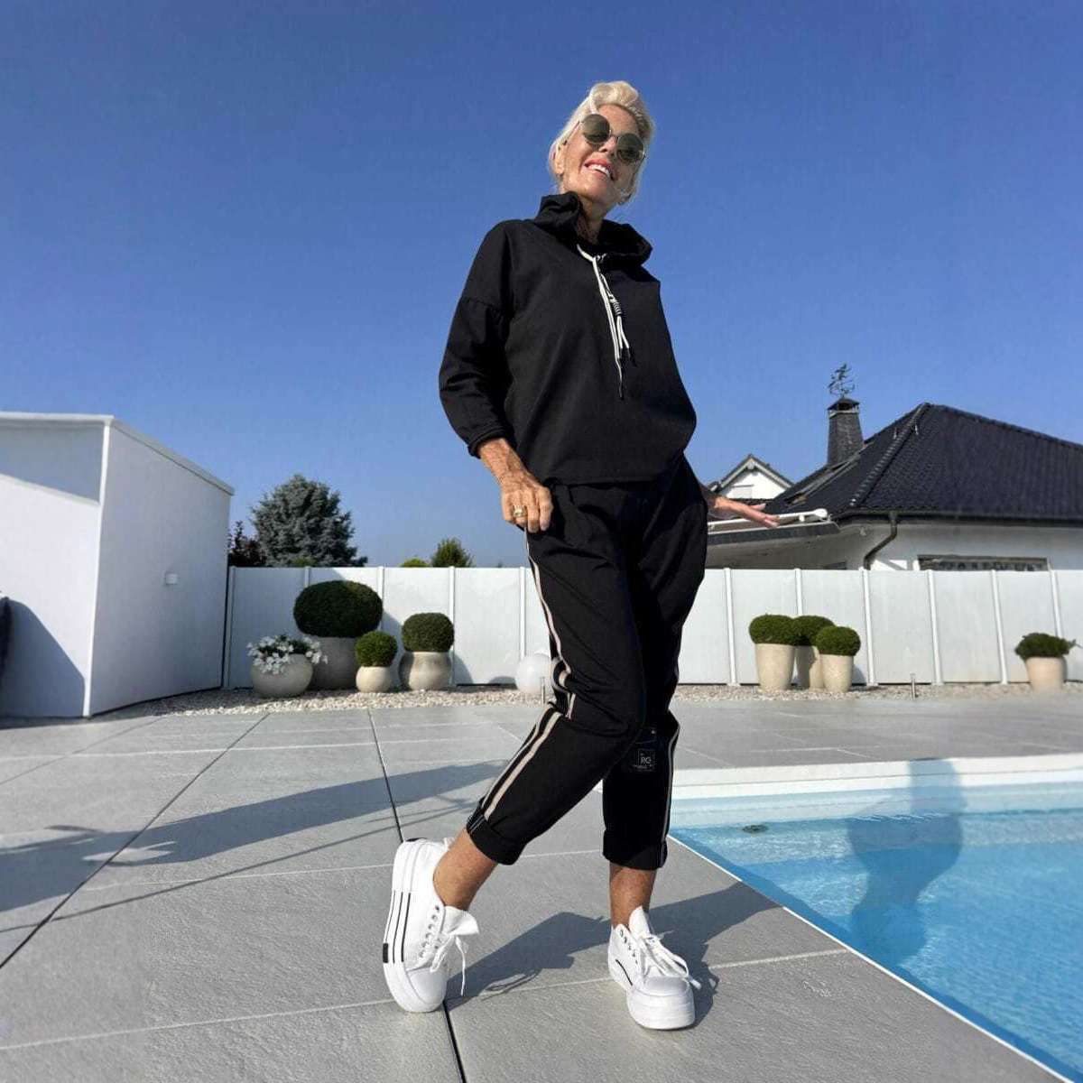 Athletic Tracksuit with Striped Accents image 4