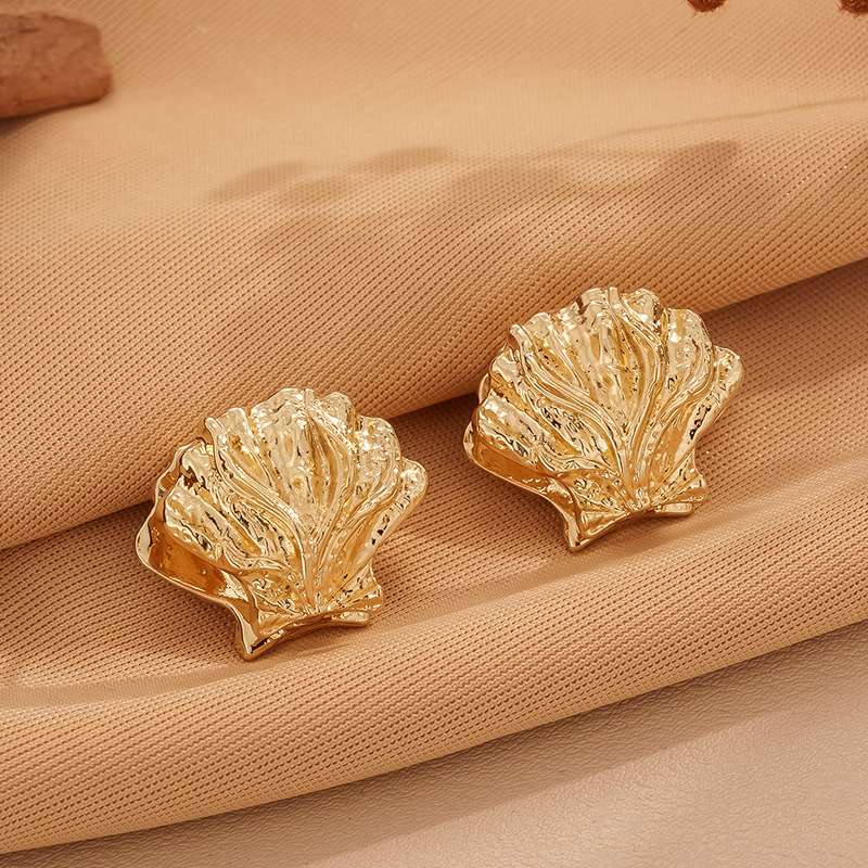 Rose Gold Shell-Shaped Earrings image 5