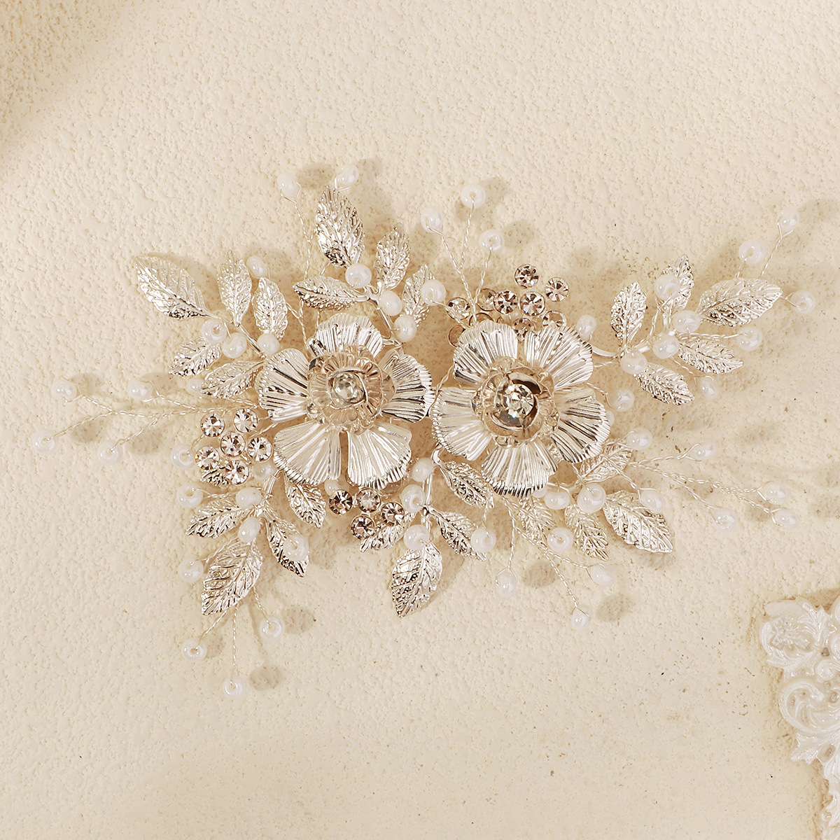 Elegant Bridal Hair Accessory image 3