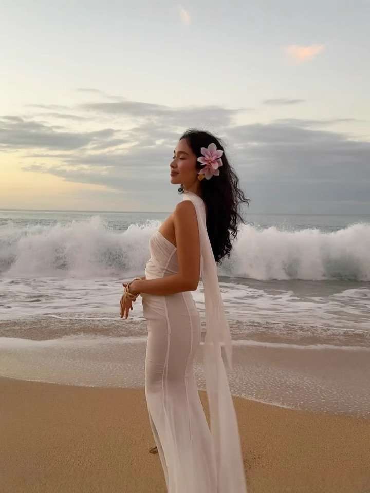 Elegant White Cut-Out Maxi Dress image 3