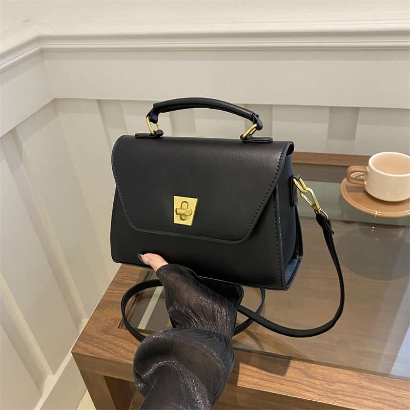 Fashion Twist Lock Square Shoulder Bag