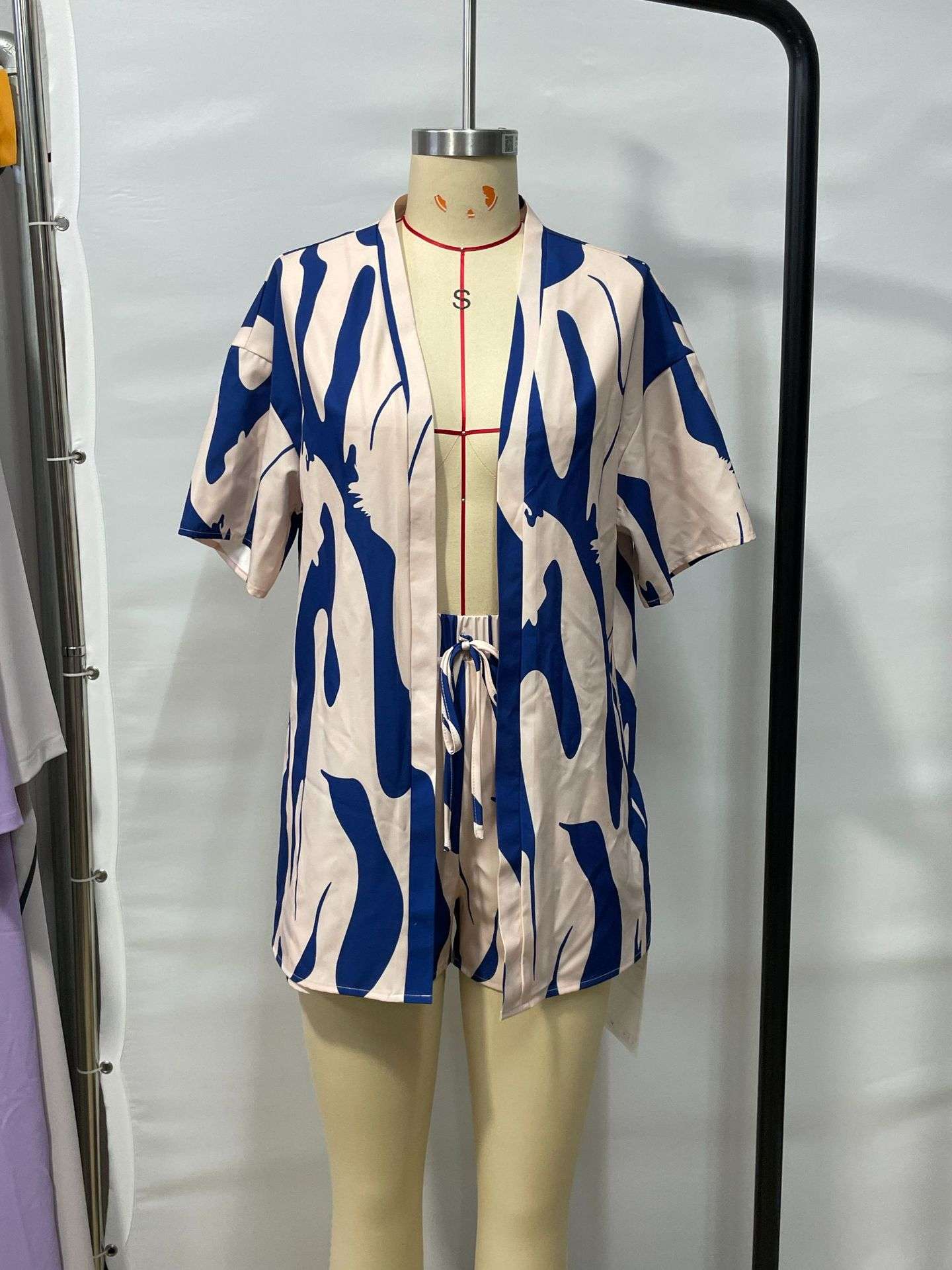 Abstract Print Lounge Set image 1