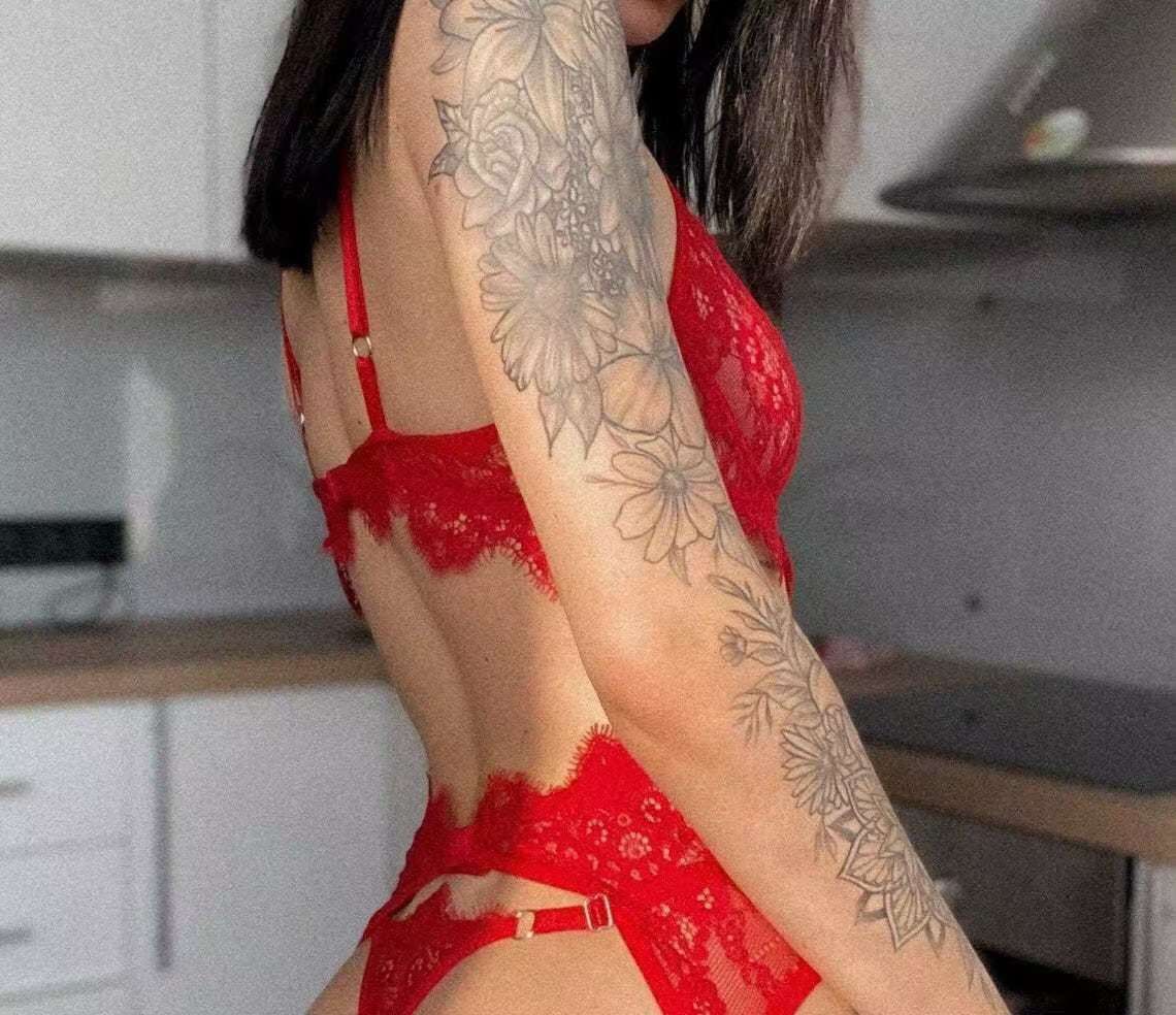 Lace Bra &amp; Thong Lingerie Set image 2