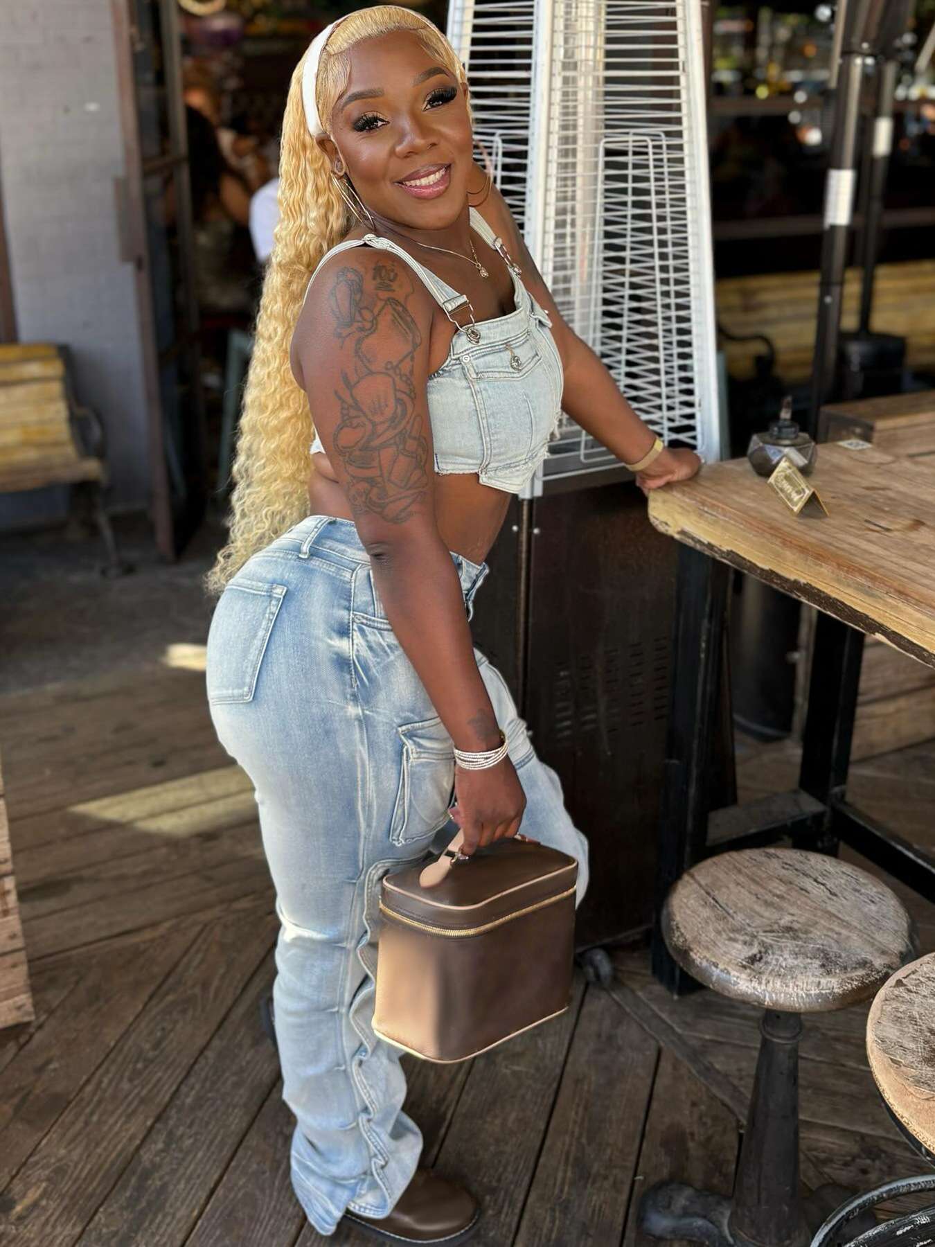 Stylish Pants with Pockets &amp; Distressed Details image 4