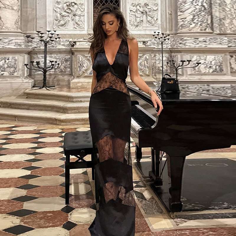 Illusion Lace Panel Gown - L, Black image
