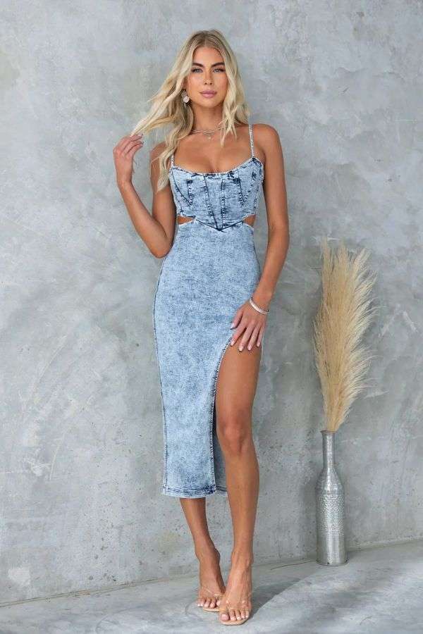 Trendy Cutout Midi Dress image 0