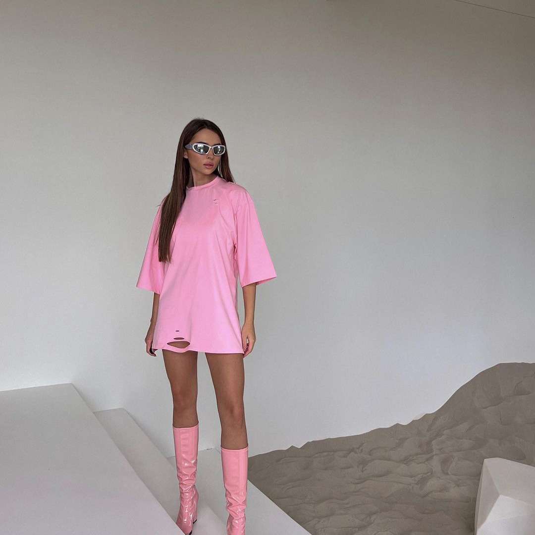 Oversized T-Shirt with Ripped Details - One size, Pink image