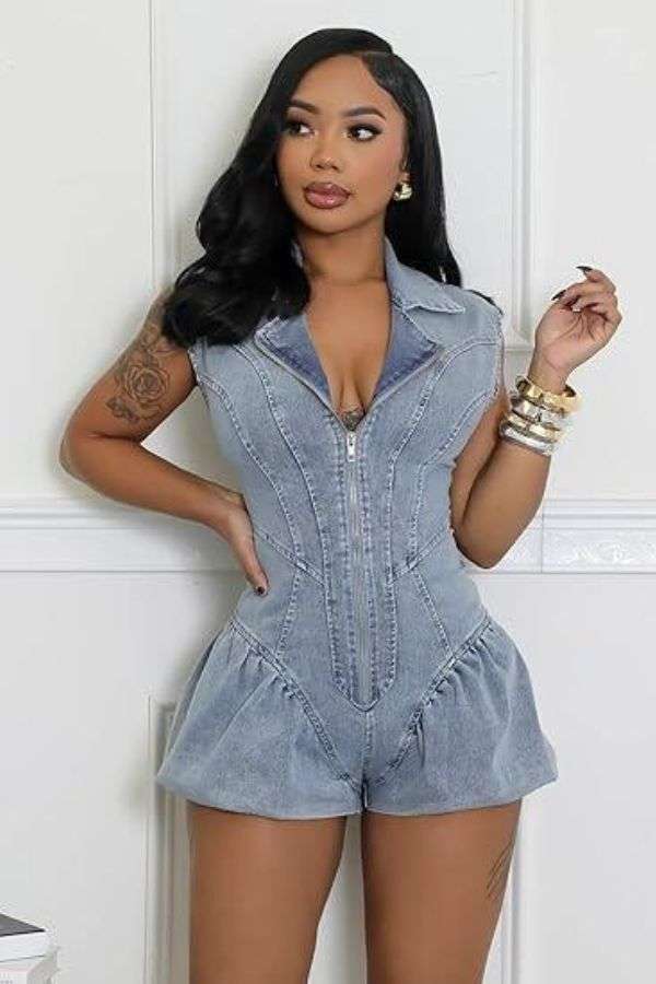 Stylish Sleeveless Romper with Zip Front Detail - M, Blue image