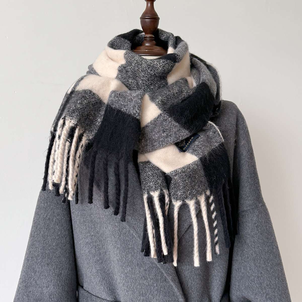 Women Checked Muffler With Fringes image 4