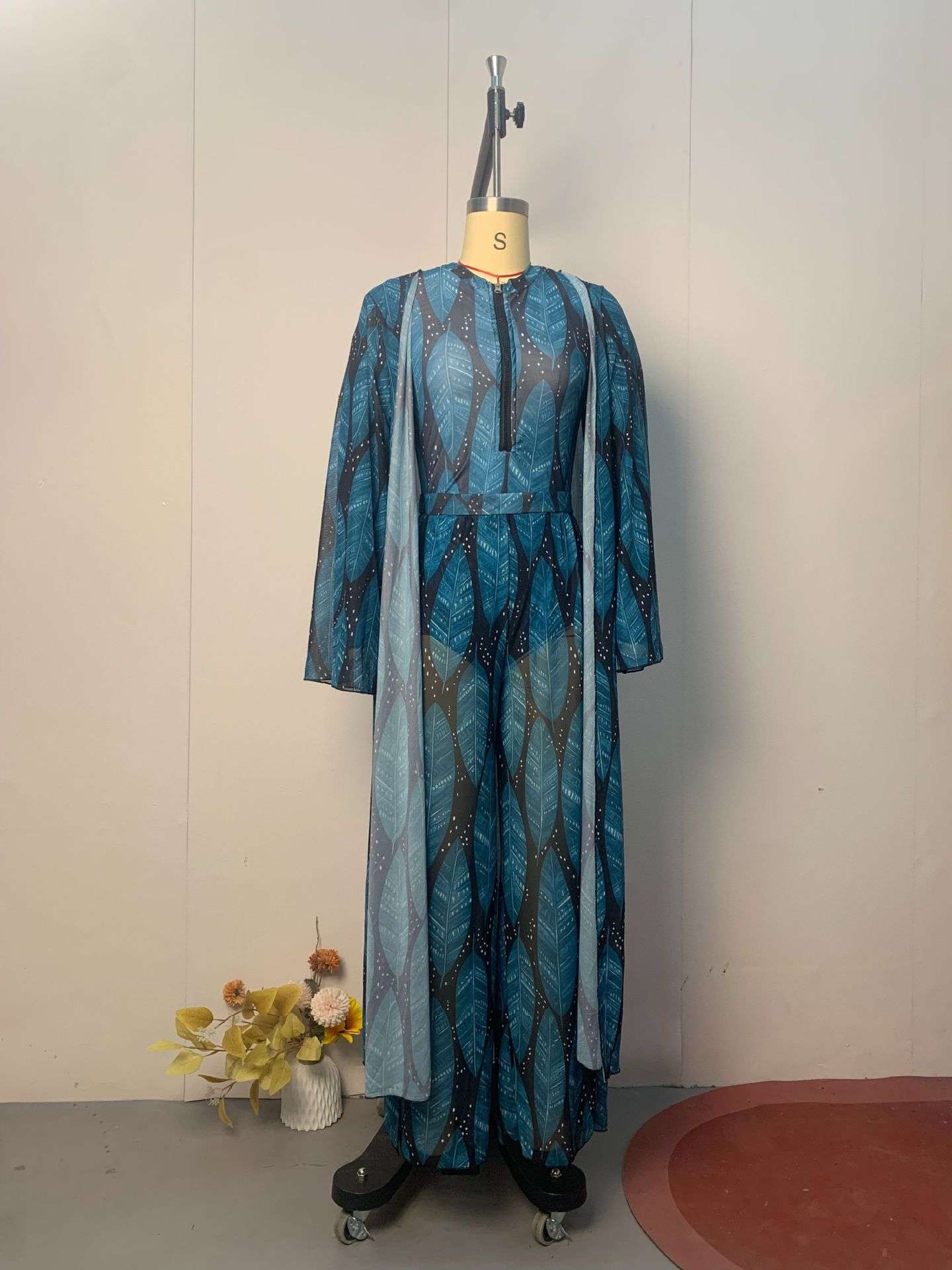 Stylish Blue Leaf Patterned Set image 6