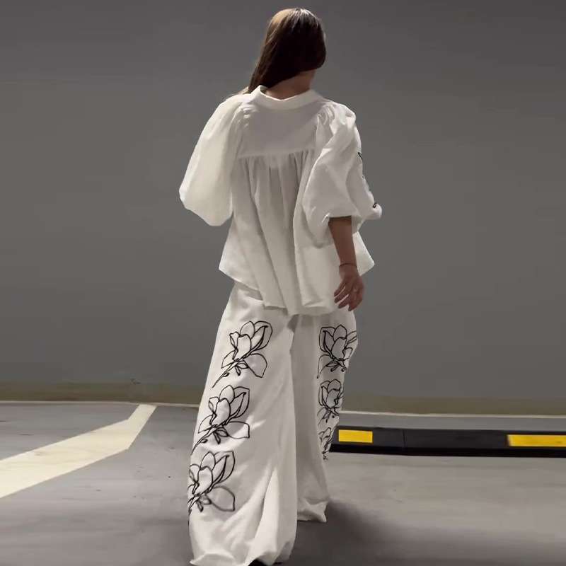 Two-Piece Set with Floral Outline Design image 4