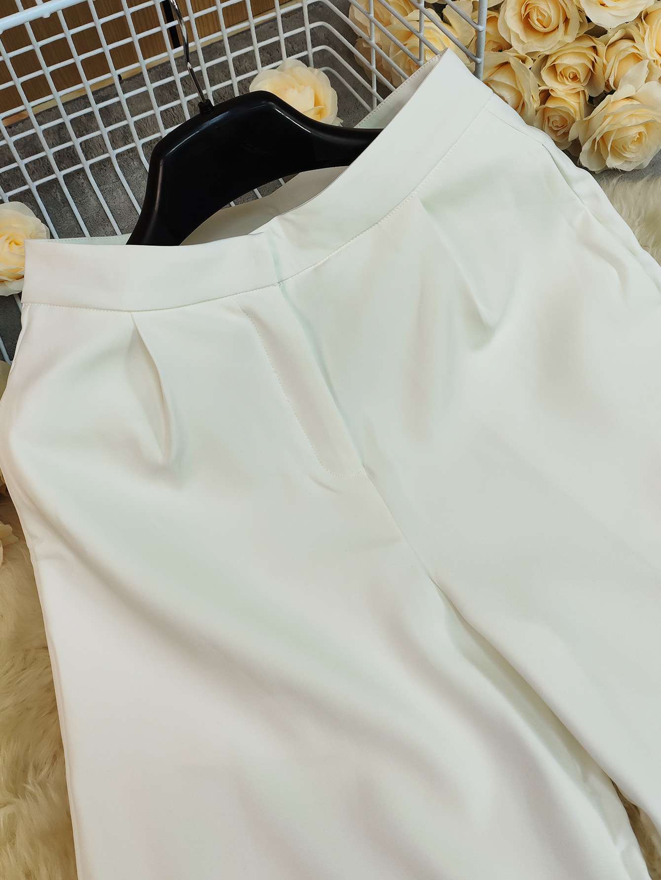 Elegant White Wide-Leg Trousers image 3