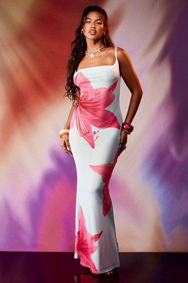 Floral Maxi Dress with Slim Fit Design image 1