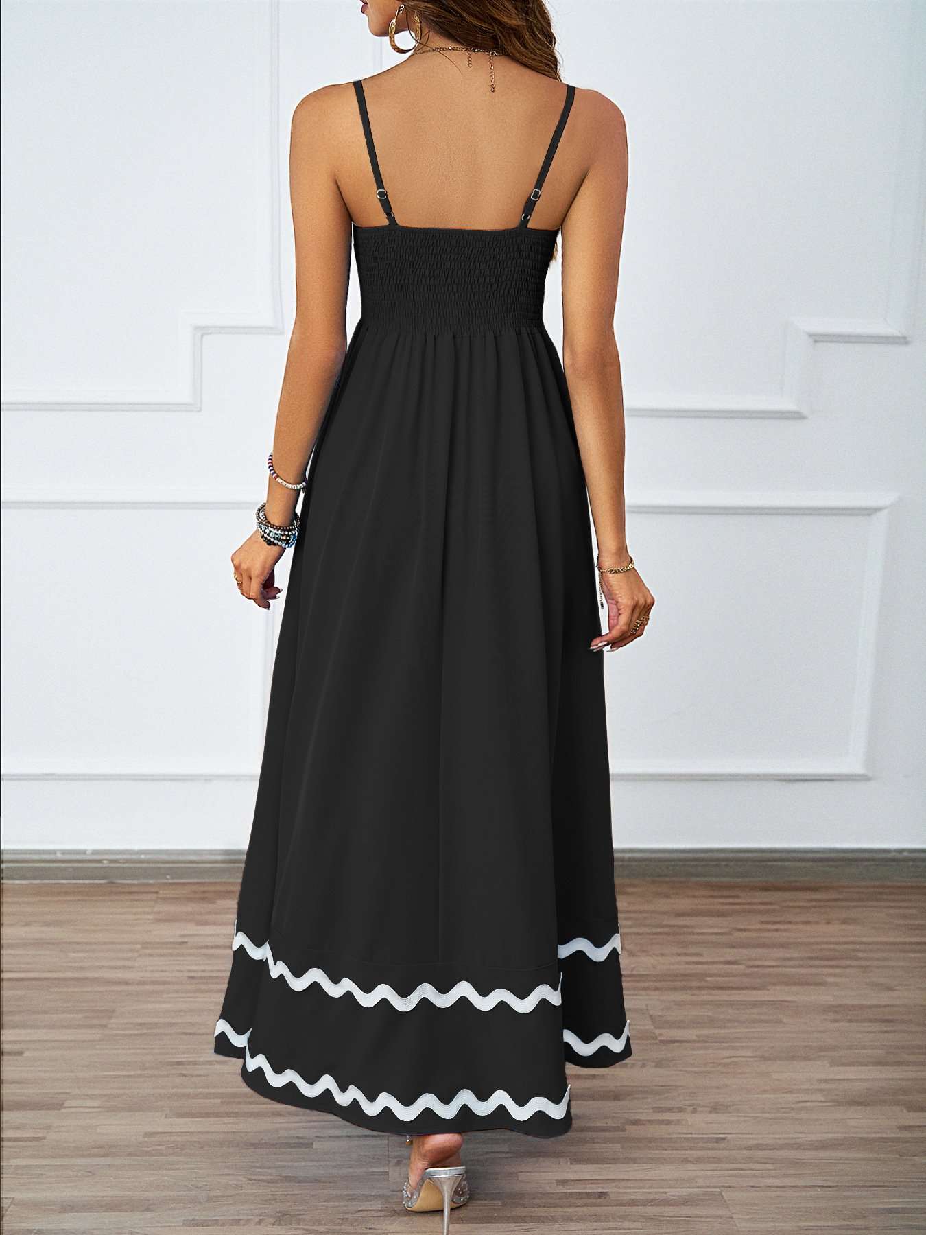 Sleeveless Maxi Dress with Wavy Trim image 4