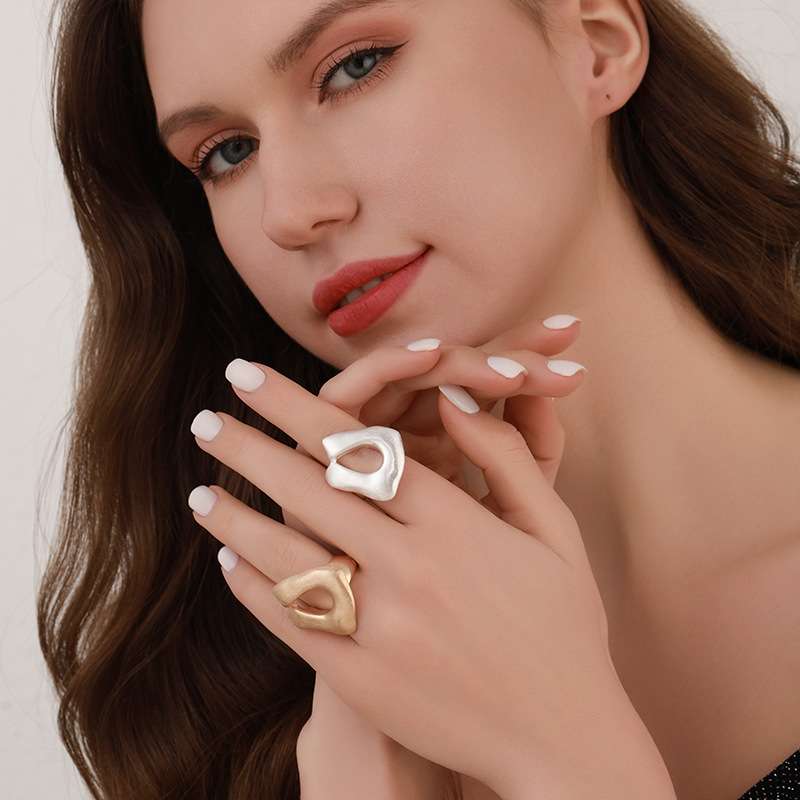Elegant Heart-Shaped Statement Rings image 0