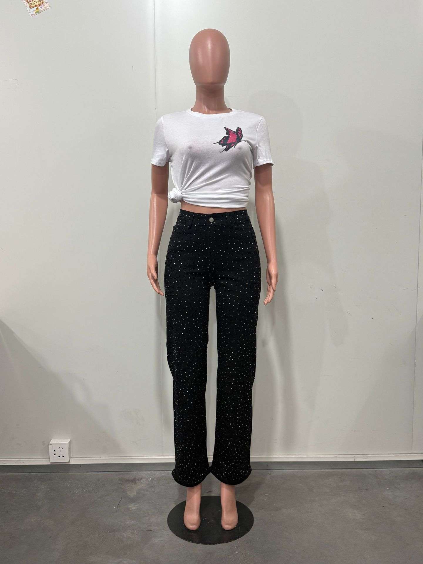 High-Waisted Wide-Leg Jeans with Embellishments image 3