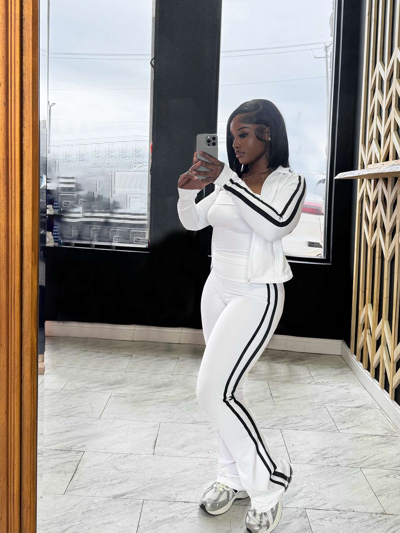 Stylish 3 Piece Athletic Tracksuit with Stripe Details image 2