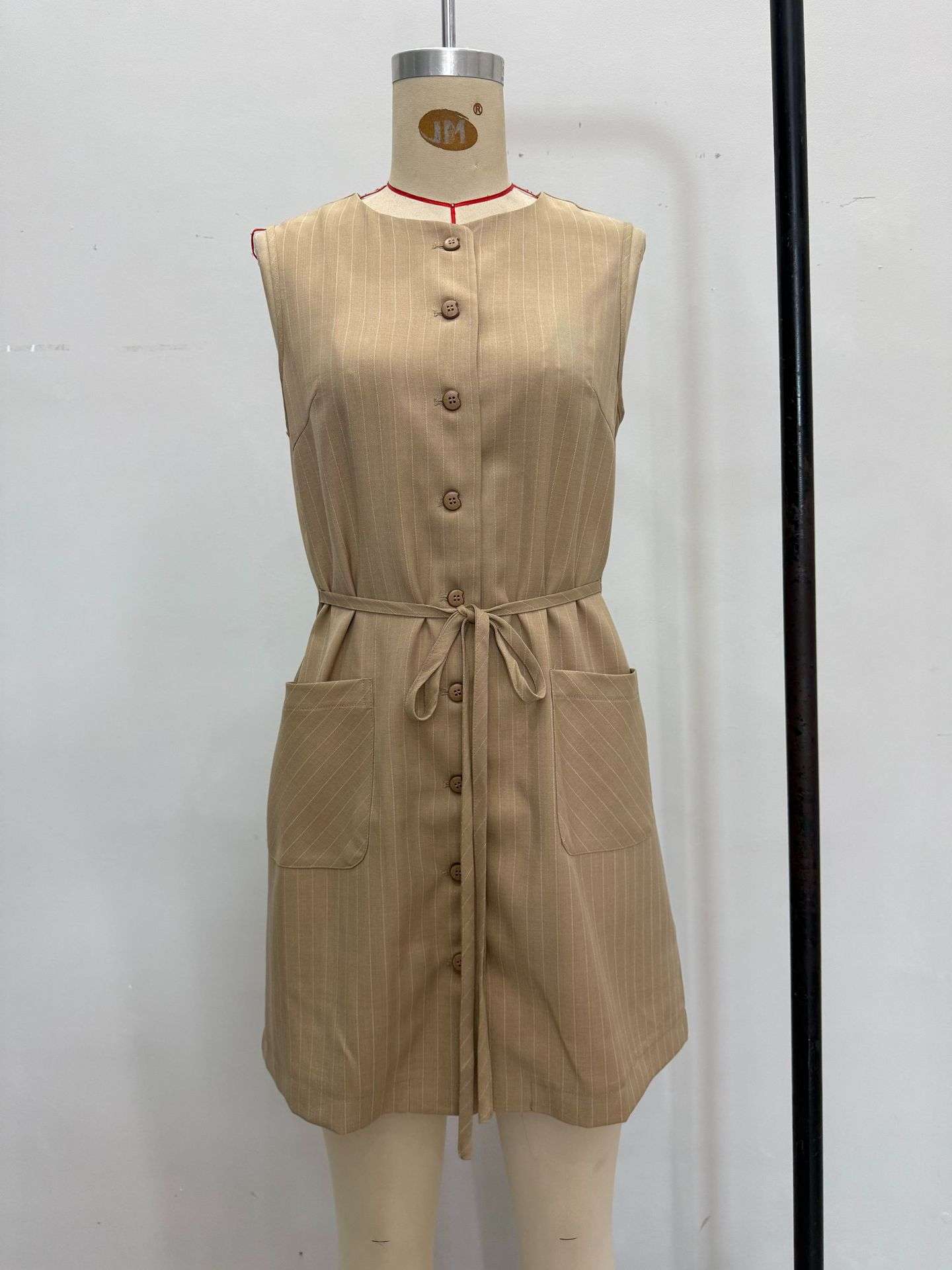 Sleeveless Button-Down Dress with Pockets image 5