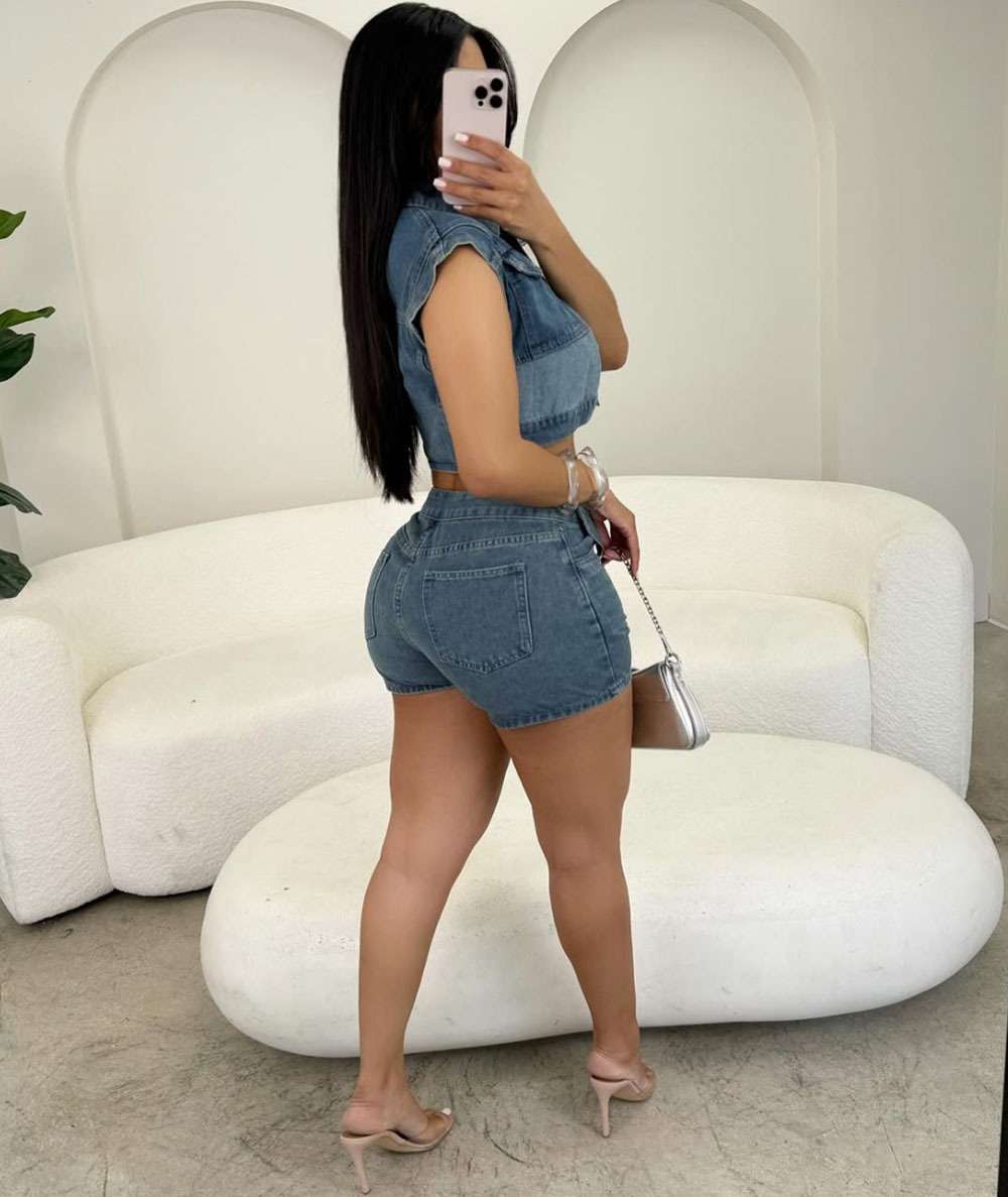 Trendy Two-Piece Set with Cropped Top & Shorts image 4