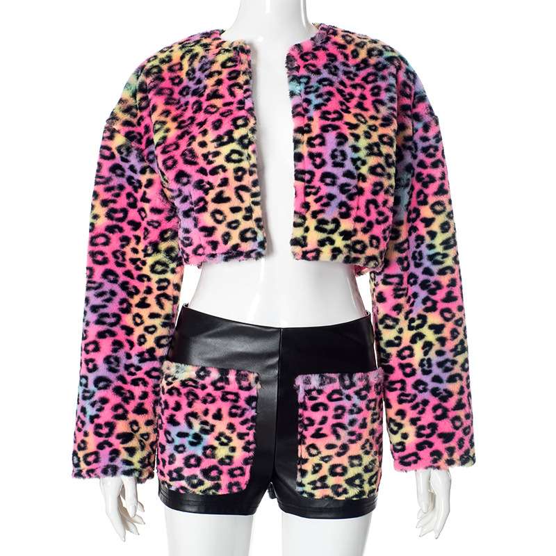 Printed cropped jacket hugging short set image 2