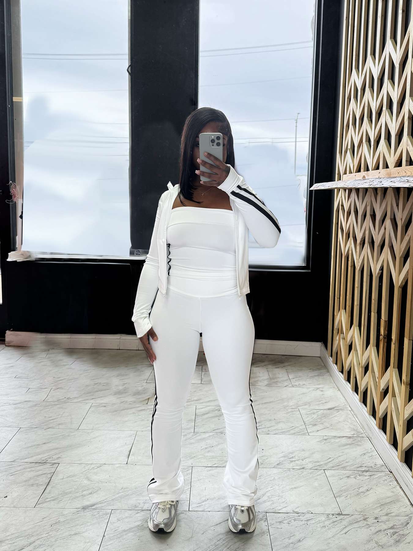 Stylish 3 Piece Athletic Tracksuit with Stripe Details image 3