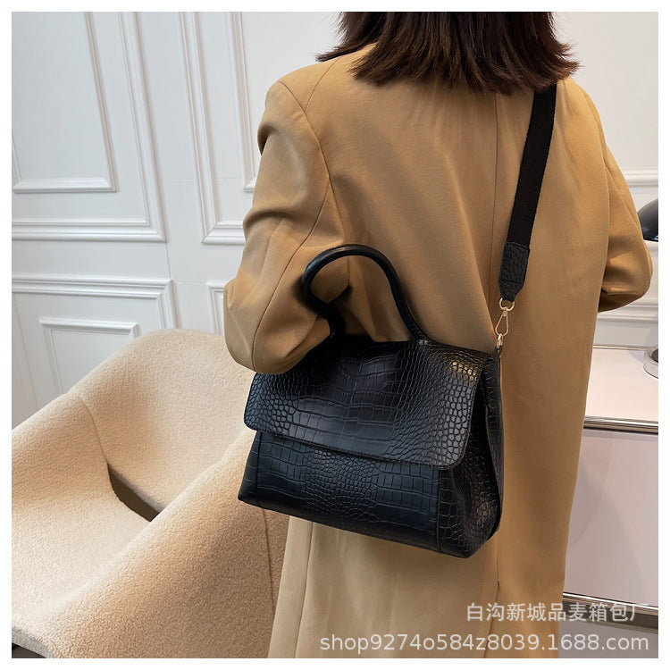 Elegant Croc-Pattern Shoulder Bag