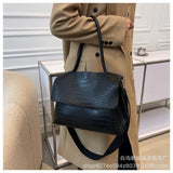 Elegant Croc-Pattern Shoulder Bag