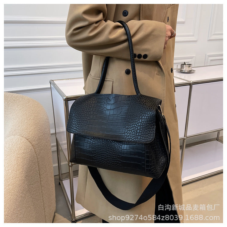 Elegant Croc-Pattern Shoulder Bag