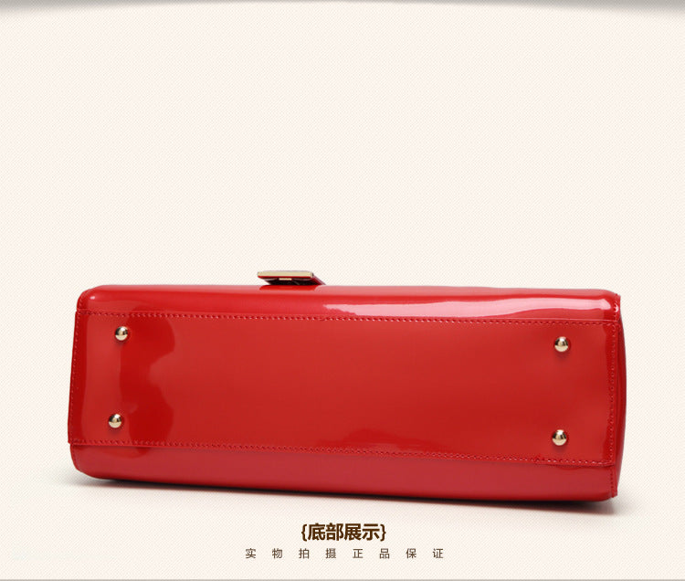 Elegant Handheld Tote with Metallic Handle