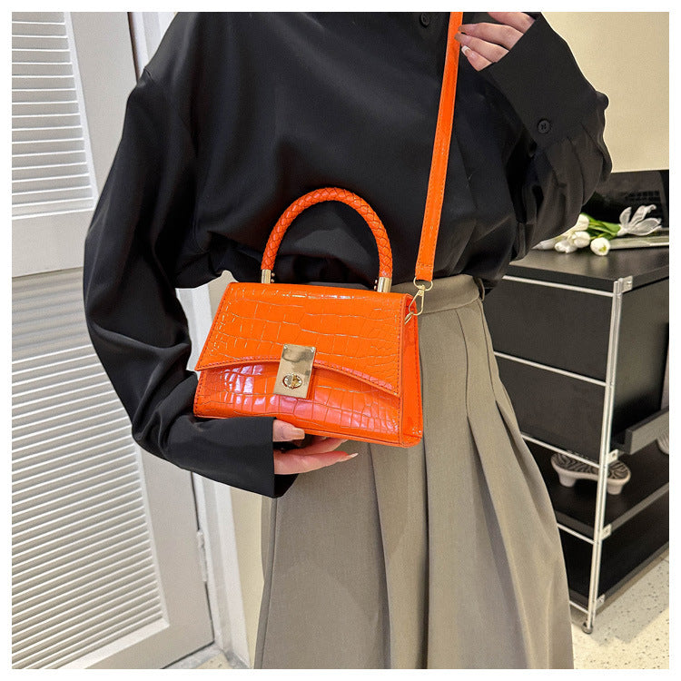Elegant Crocodile-Pattern Shoulder Bag
