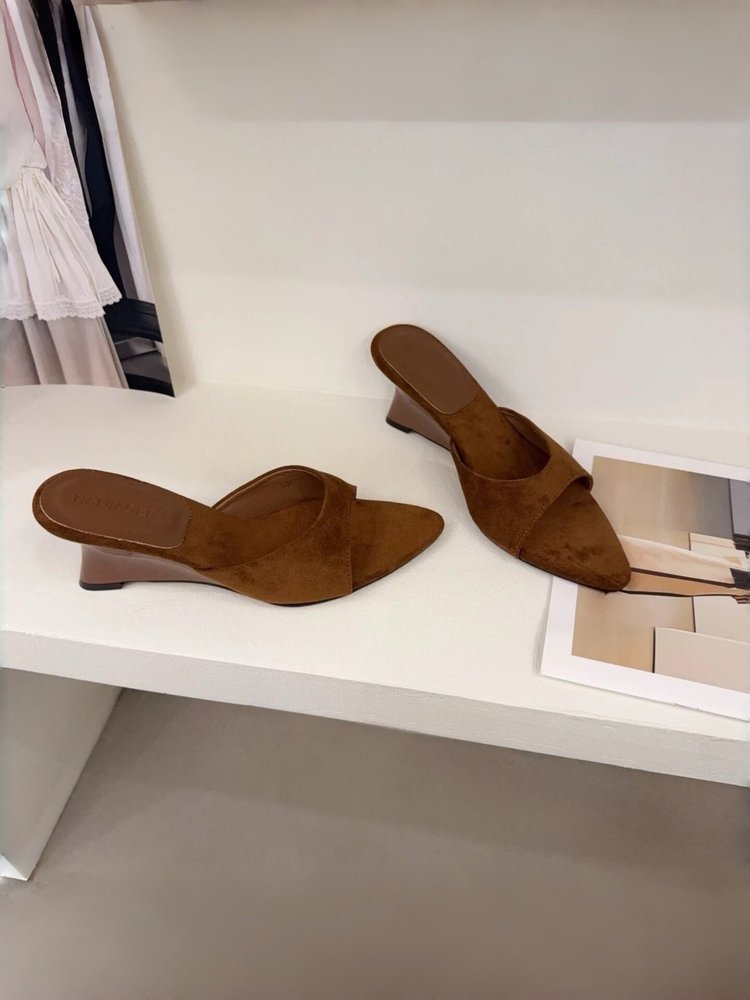 Women’s Pointed Toe Low Heel Mule Sandals