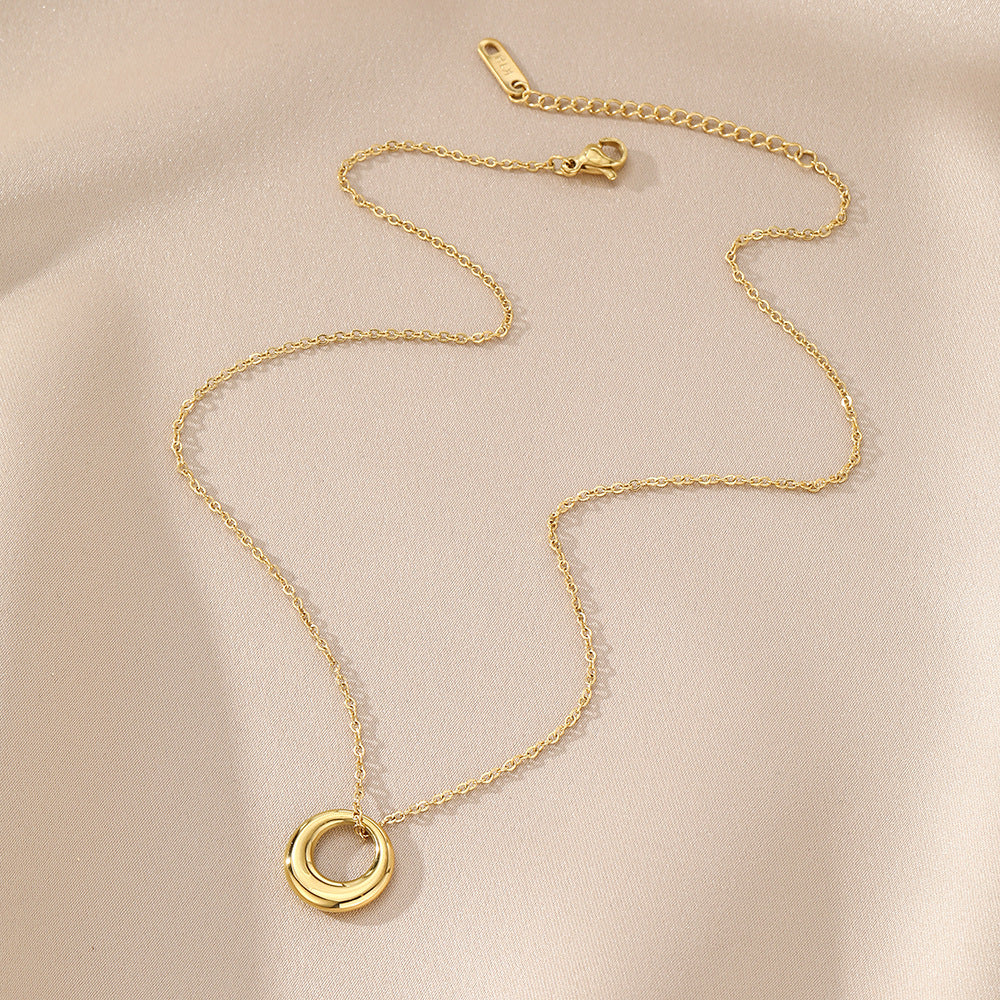 Elegant Gold Pendant Necklace