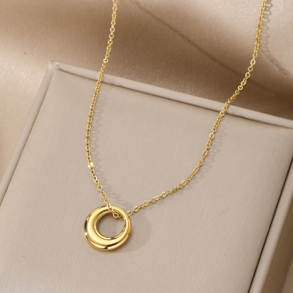 Elegant Gold Pendant Necklace
