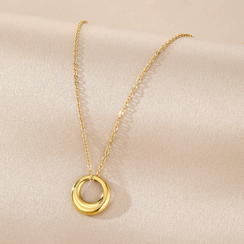 Elegant Gold Pendant Necklace