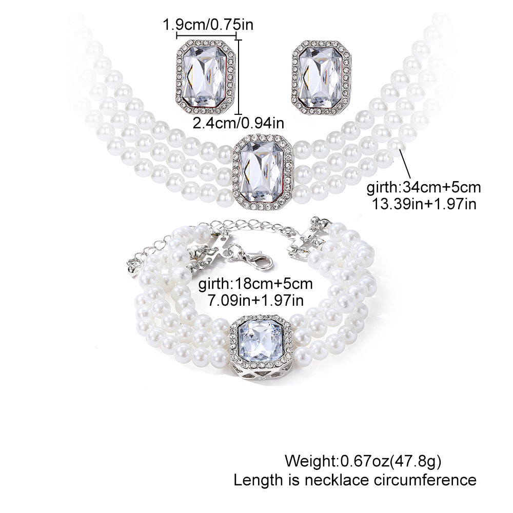 Elegant Pearl and Emerald Jewelry Set