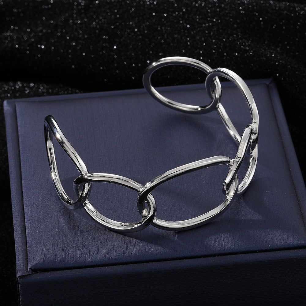 Elegant Interlinked Chain Bracelet