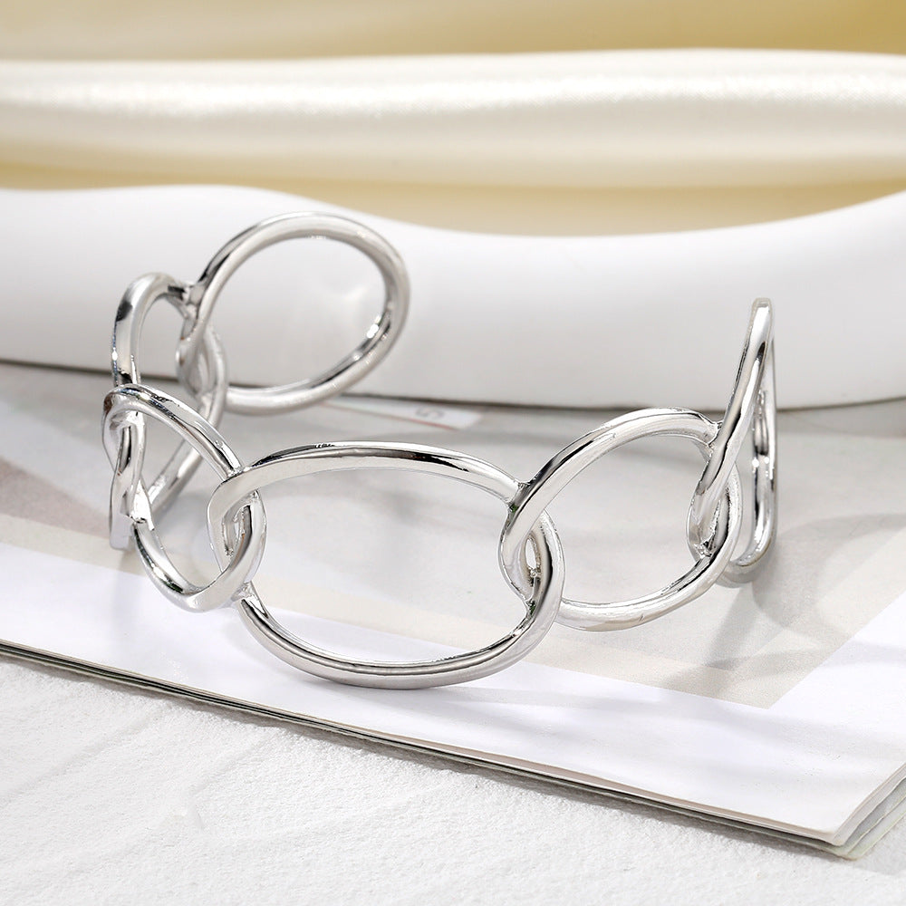 Elegant Interlinked Chain Bracelet