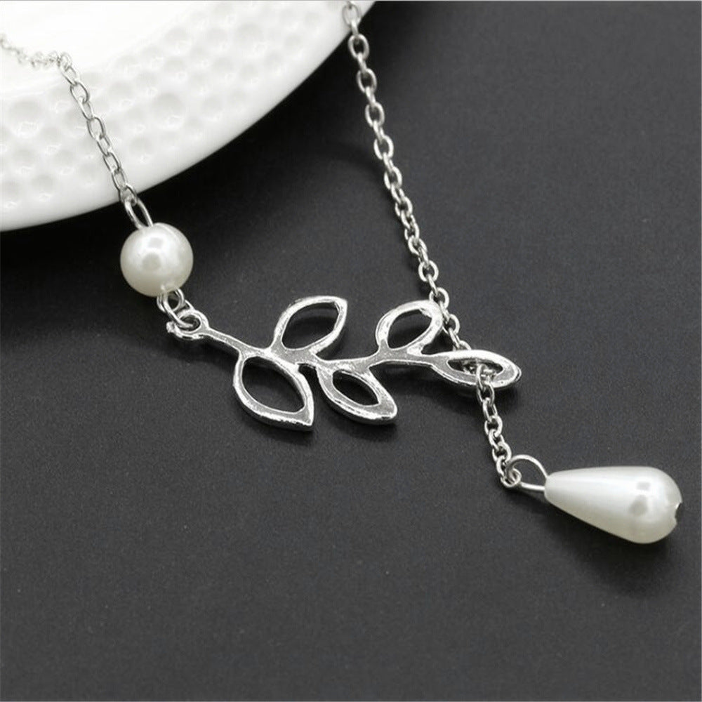 Leaf and Pearl Pendant Necklace