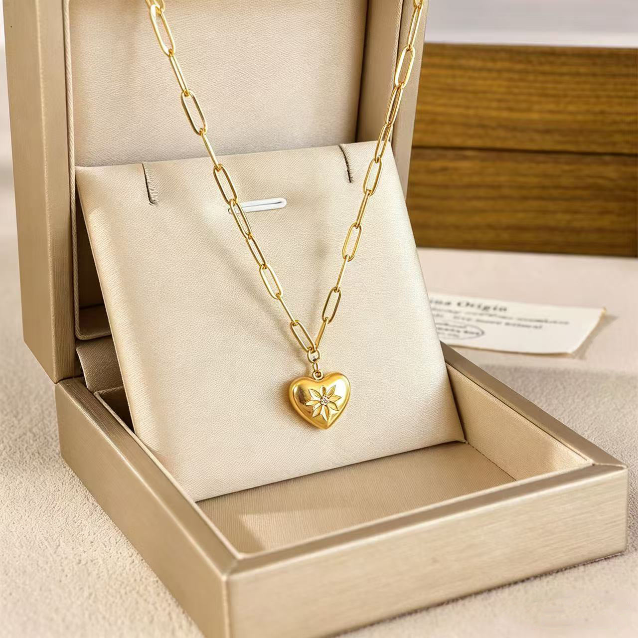 Floral Star Carved Heart Pendant Necklaces