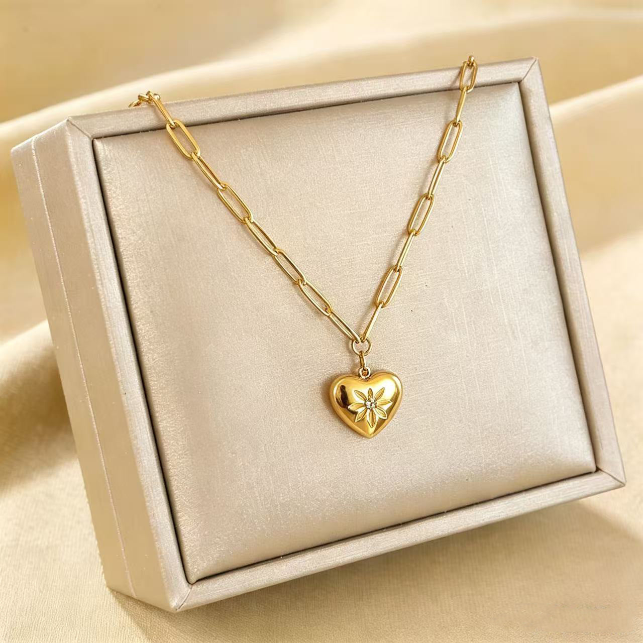 Floral Star Carved Heart Pendant Necklaces
