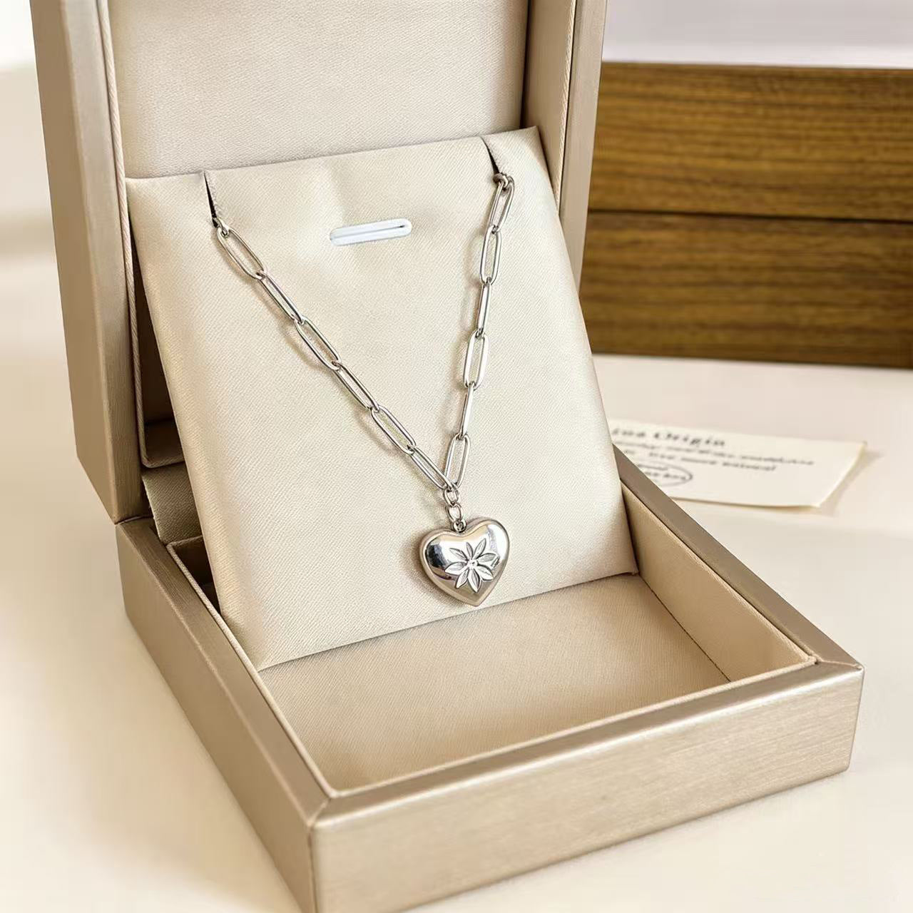 Floral Star Carved Heart Pendant Necklaces