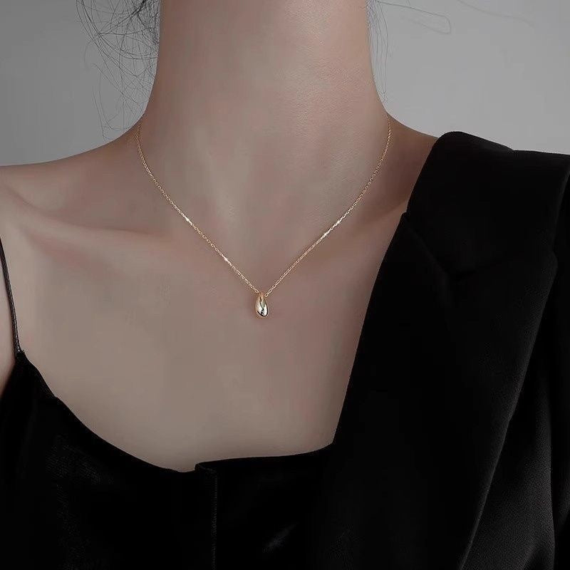 Teardrop Pendant Necklace