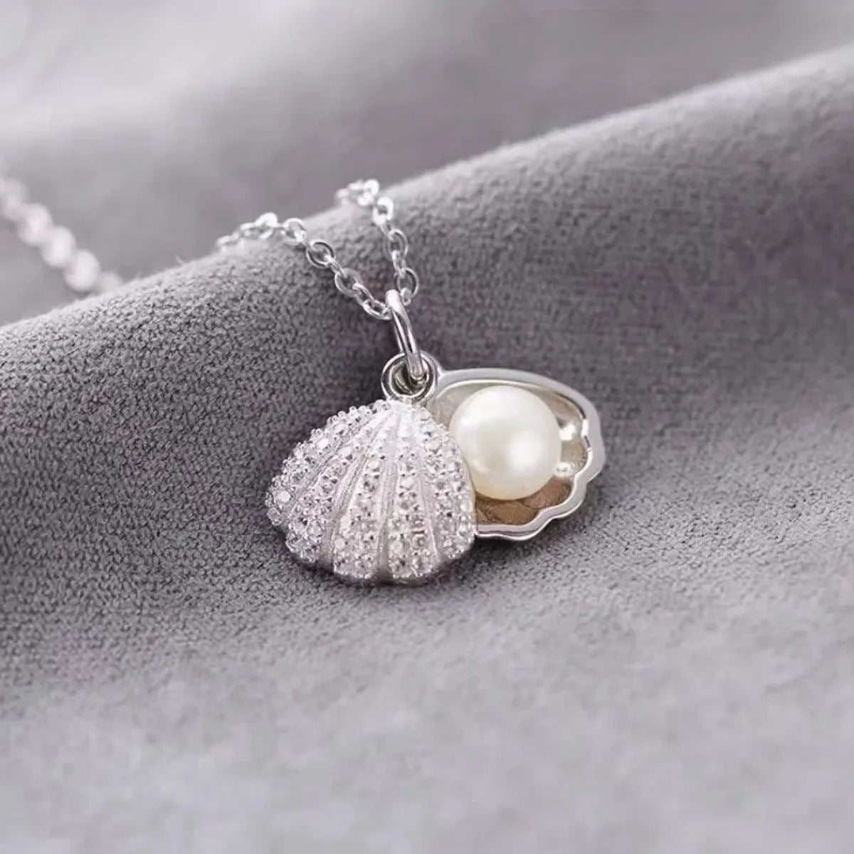 Pearl Shell Pendant Necklace