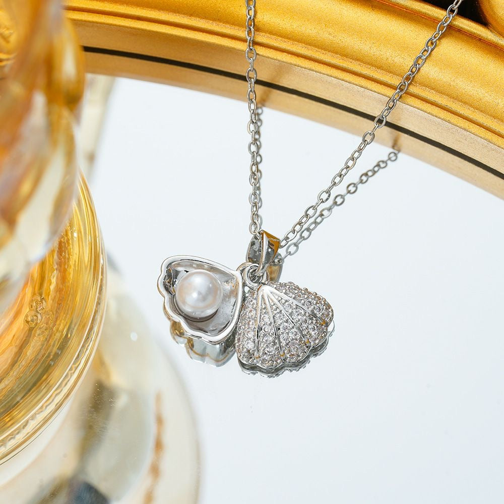 Pearl Shell Pendant Necklace