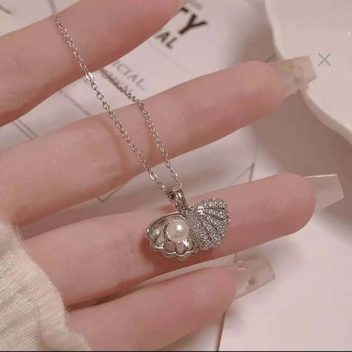 Pearl Shell Pendant Necklace