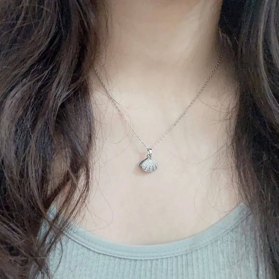 Pearl Shell Pendant Necklace